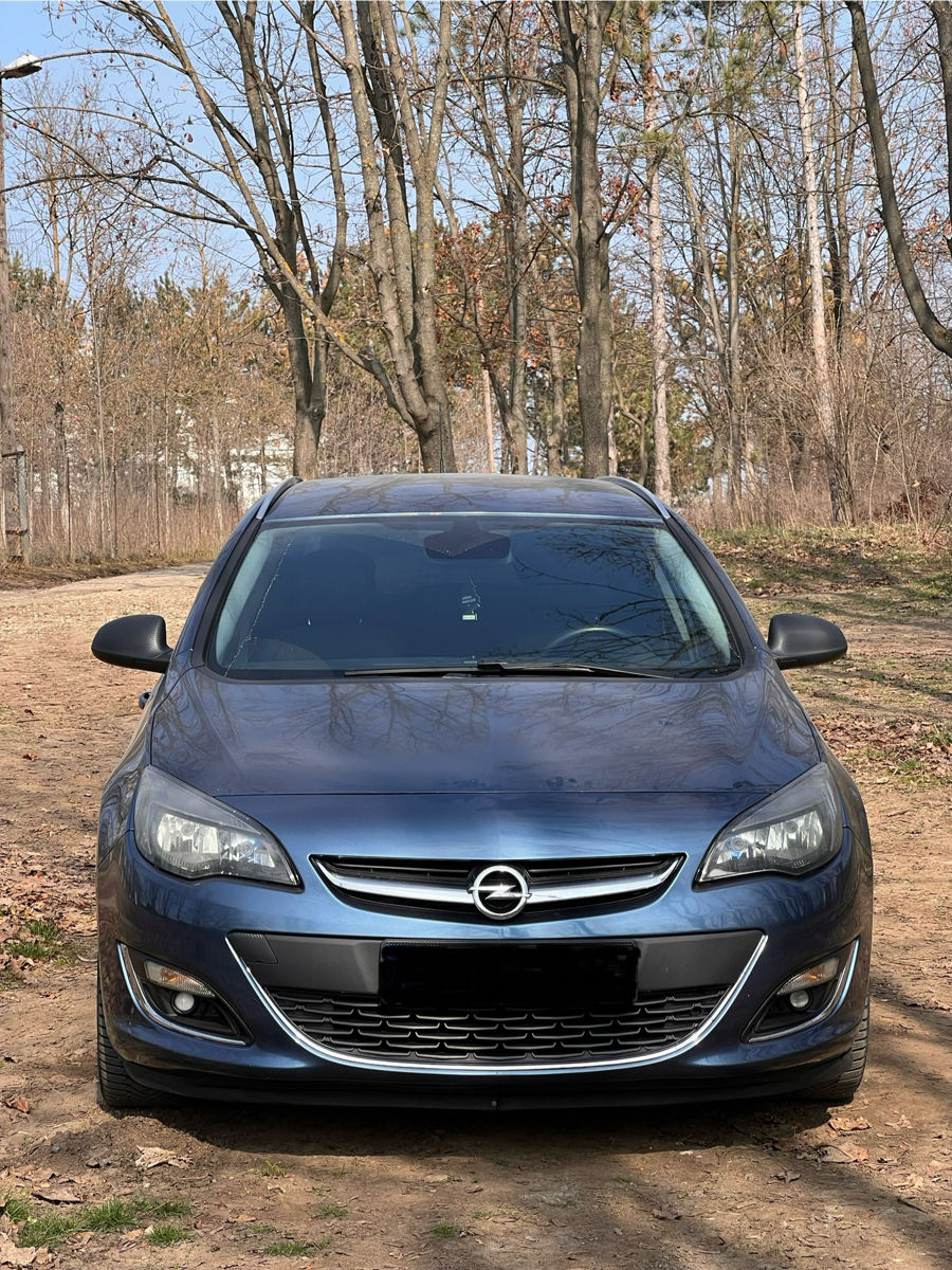 Opel Astra 2014 г. с пробегом 251737 км, Дизель, 7450 €