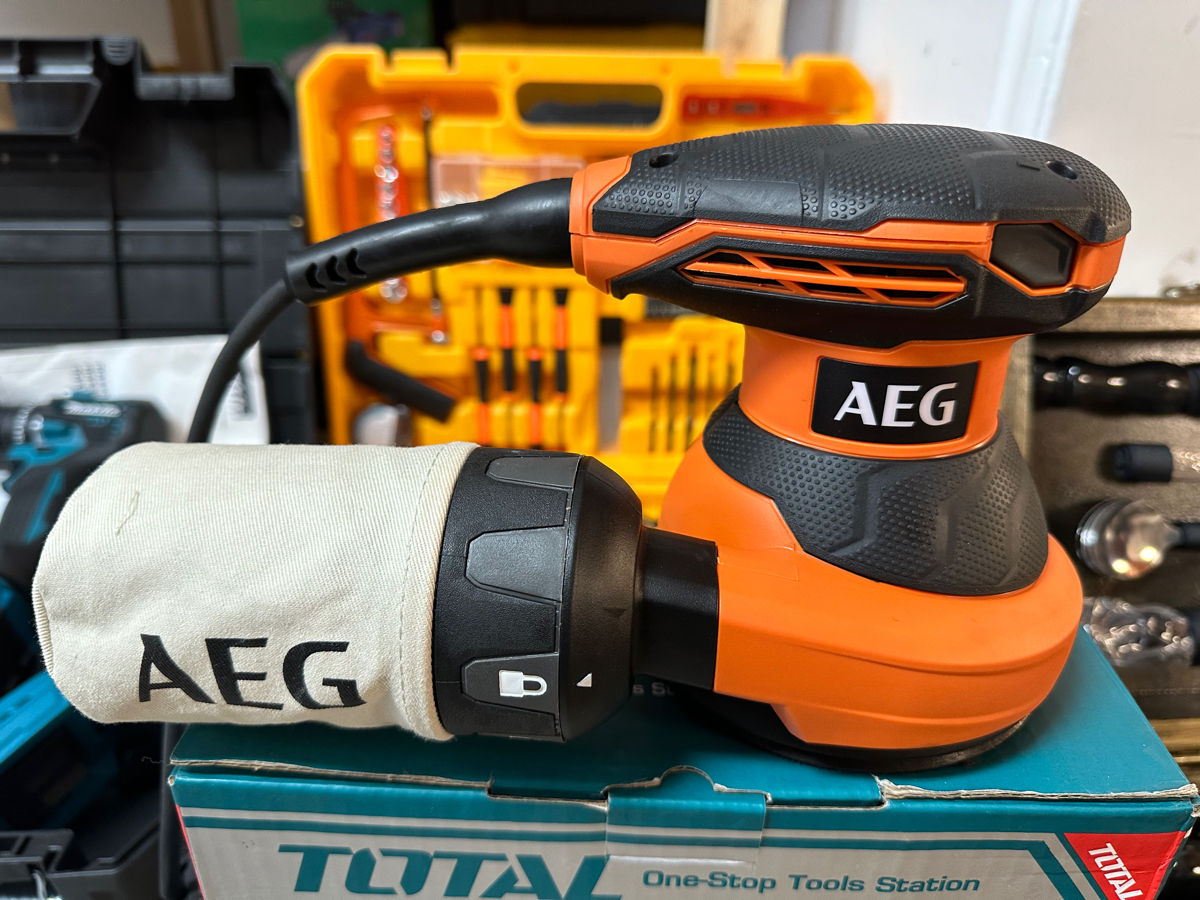 Шлифмашина эксцентриковая AEG EX 125 ES 300вт 125мм foto 1