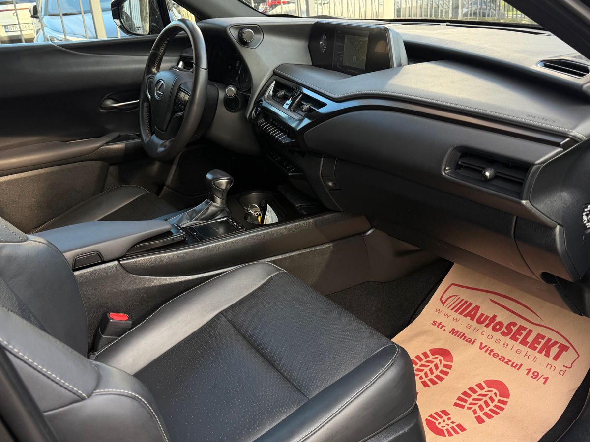 Lexus UX 2020 photo 10