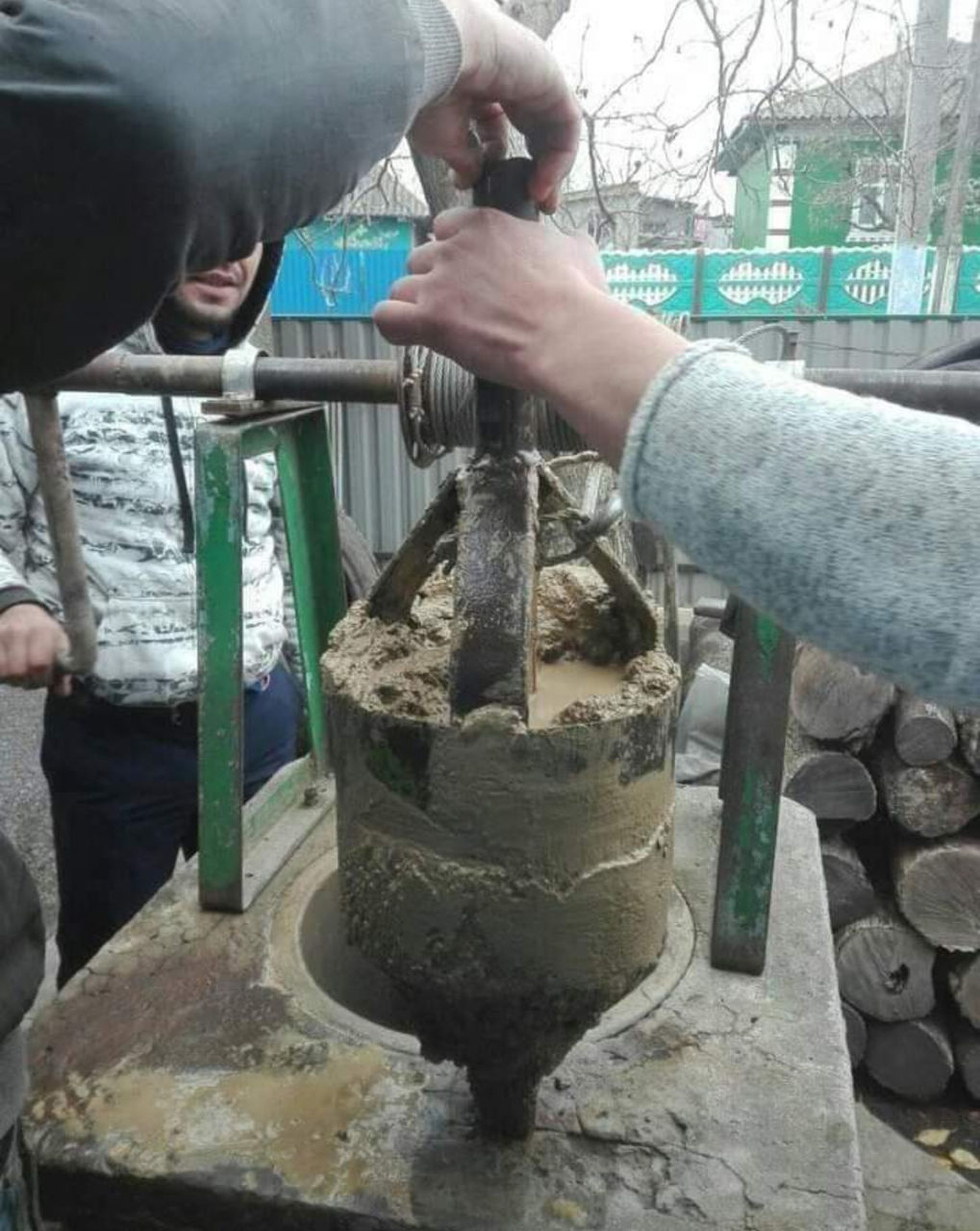 Чистка колодцев, Sapam fintini Копка,углубление, ремонт. Sapare, curățire, adâncire fantani, fintini фото 1