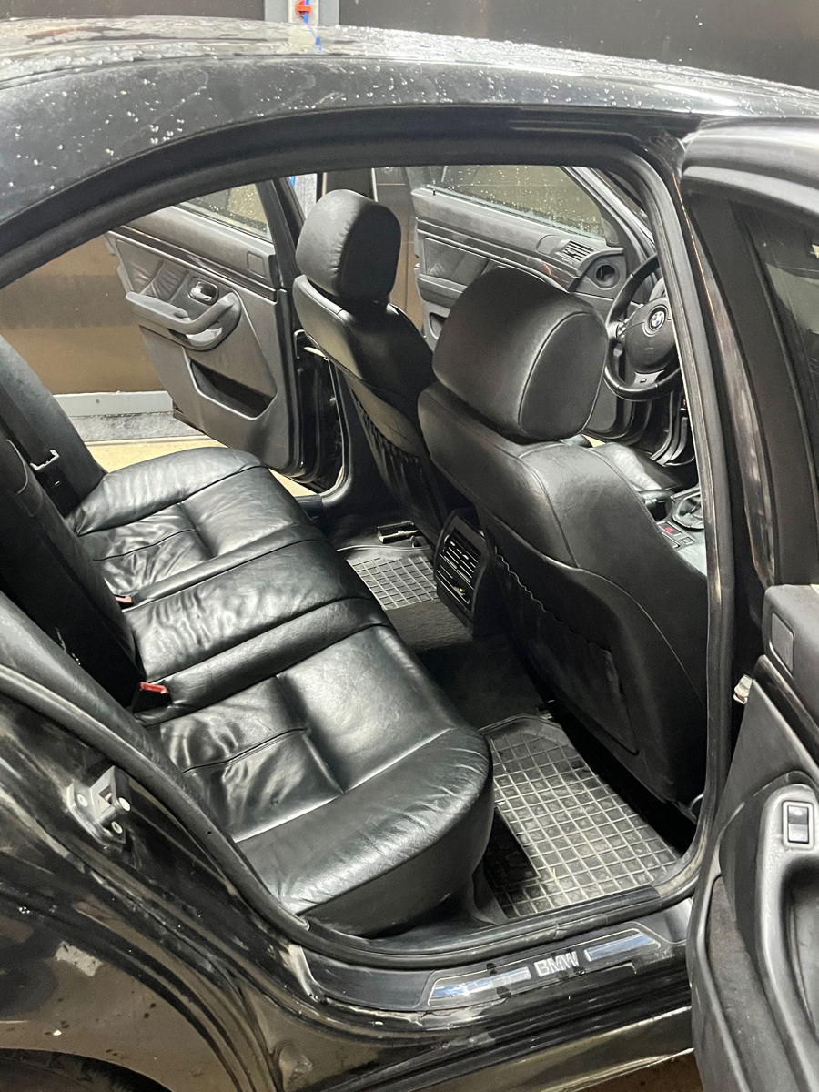 BMW 5 Series фото 4