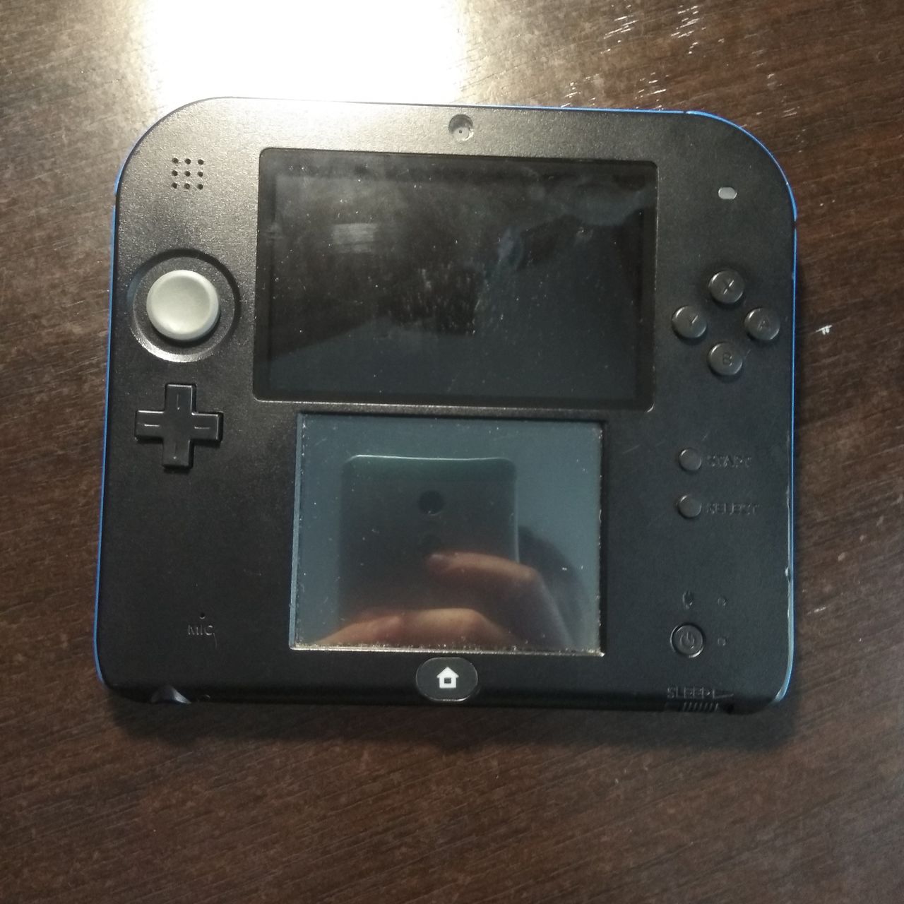 Продам приставку Nintendo 2ds +чехол+2 игры