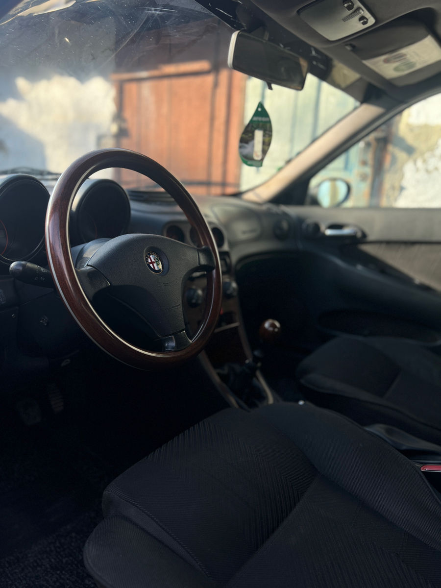 Alfa Romeo 156 2001 г. с пробегом 299000 км, Дизель, 1999 €