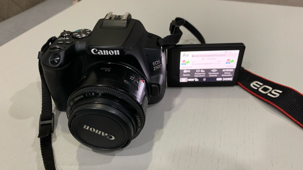 Canon EOS 250D foto 1
