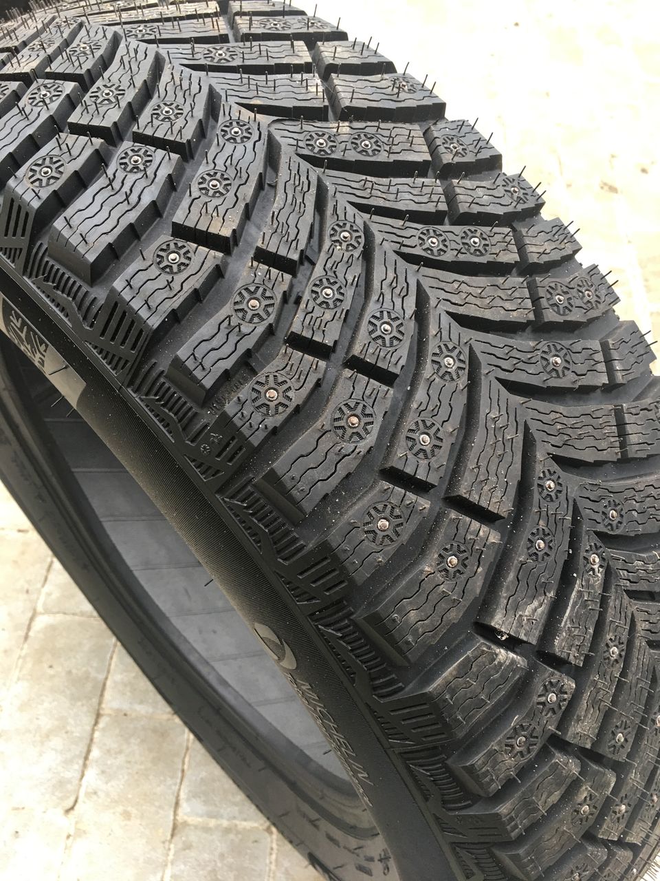 R 16 215-65 Michelin Noi