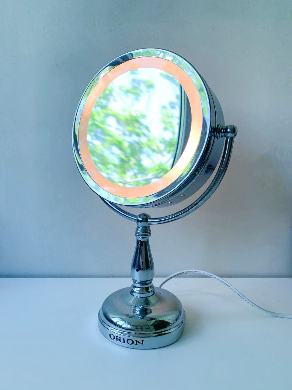 Зеркало настольное с подсветкой для макияжа круглое