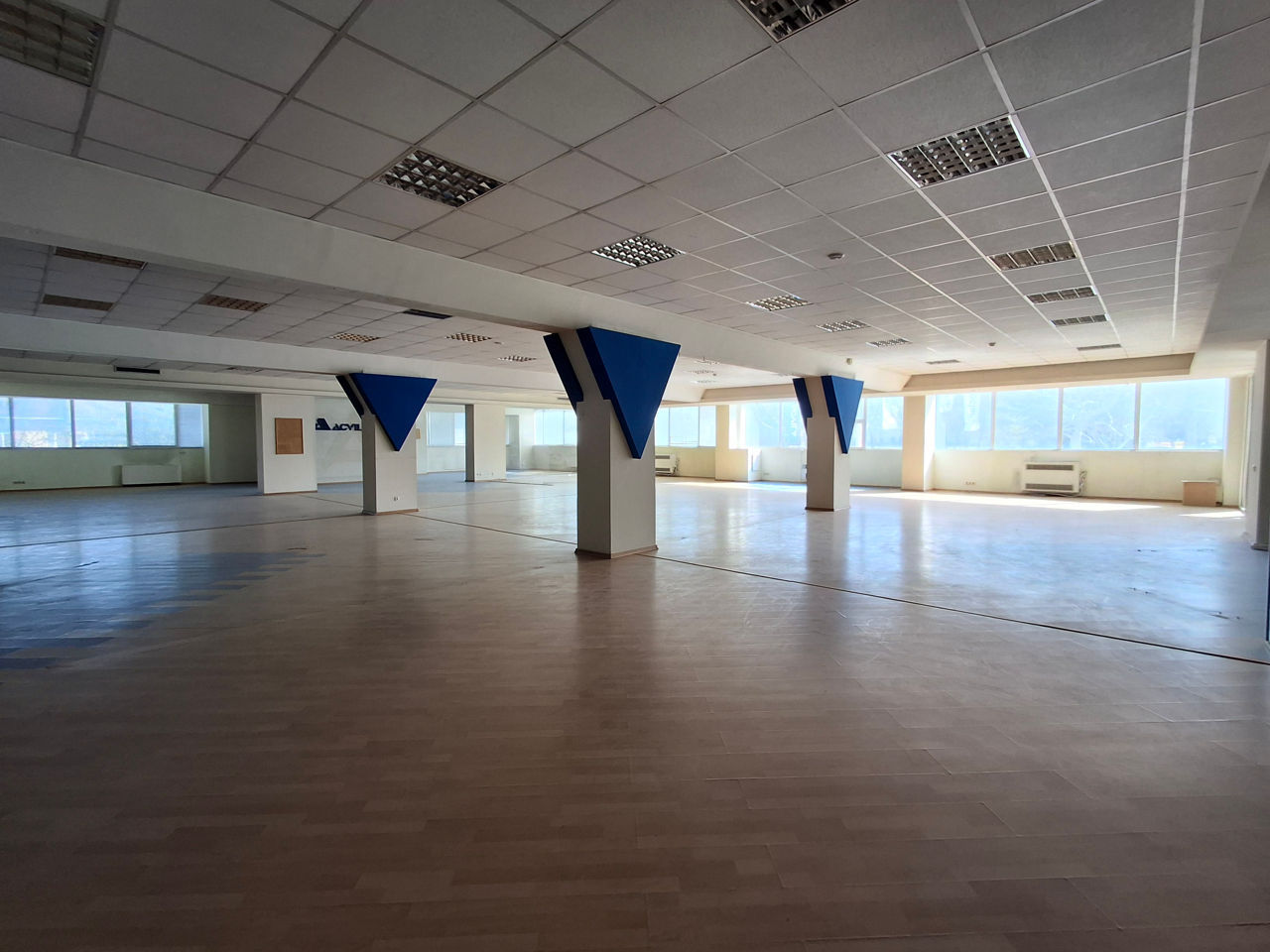 Spațiu Comercial / Reprezentanta de Închiriat. 600 mp – str. Calea Iesilor 10 фото 3