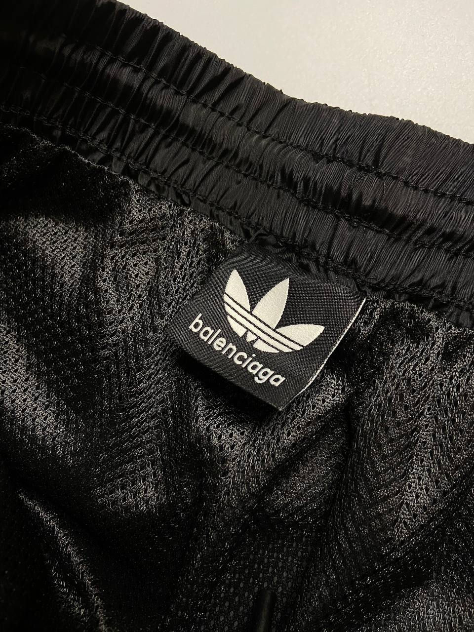 Pantaloni Adidas x Balenciaga foto 5