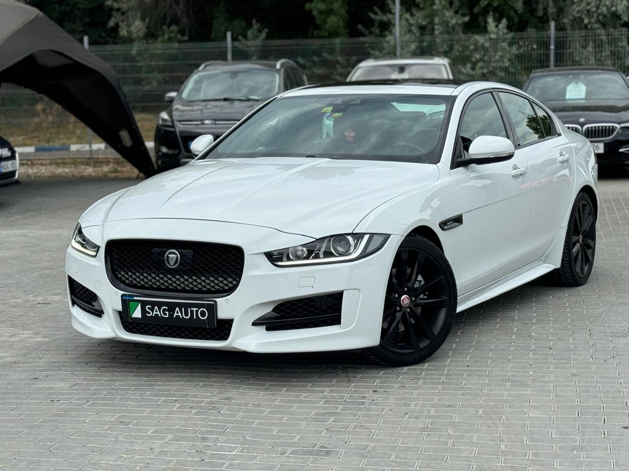 Jaguar XE foto 0