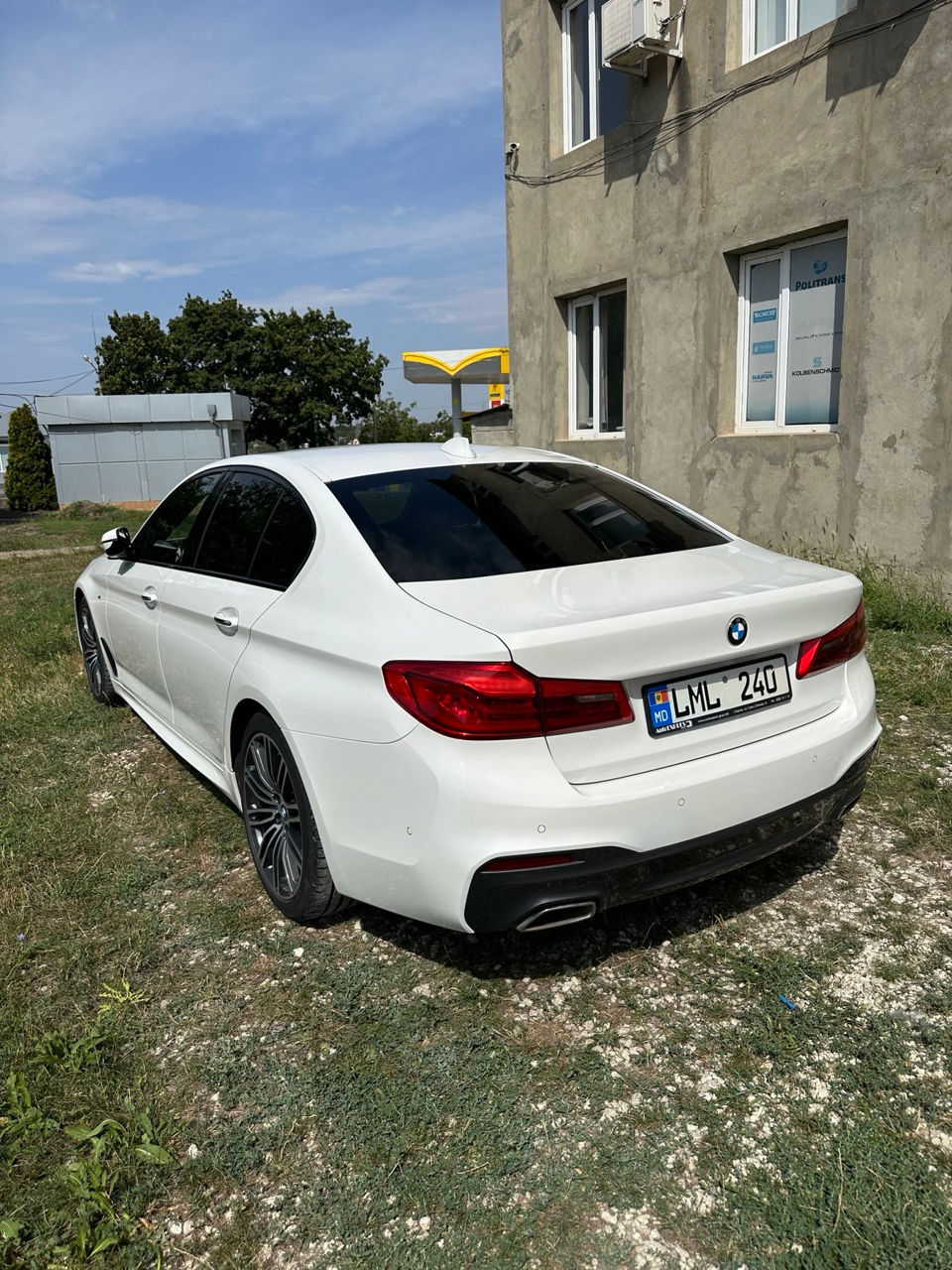 BMW 5 Series foto 2