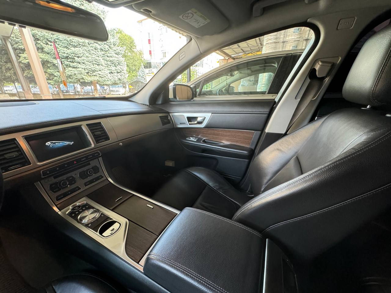 Jaguar XF фото 5