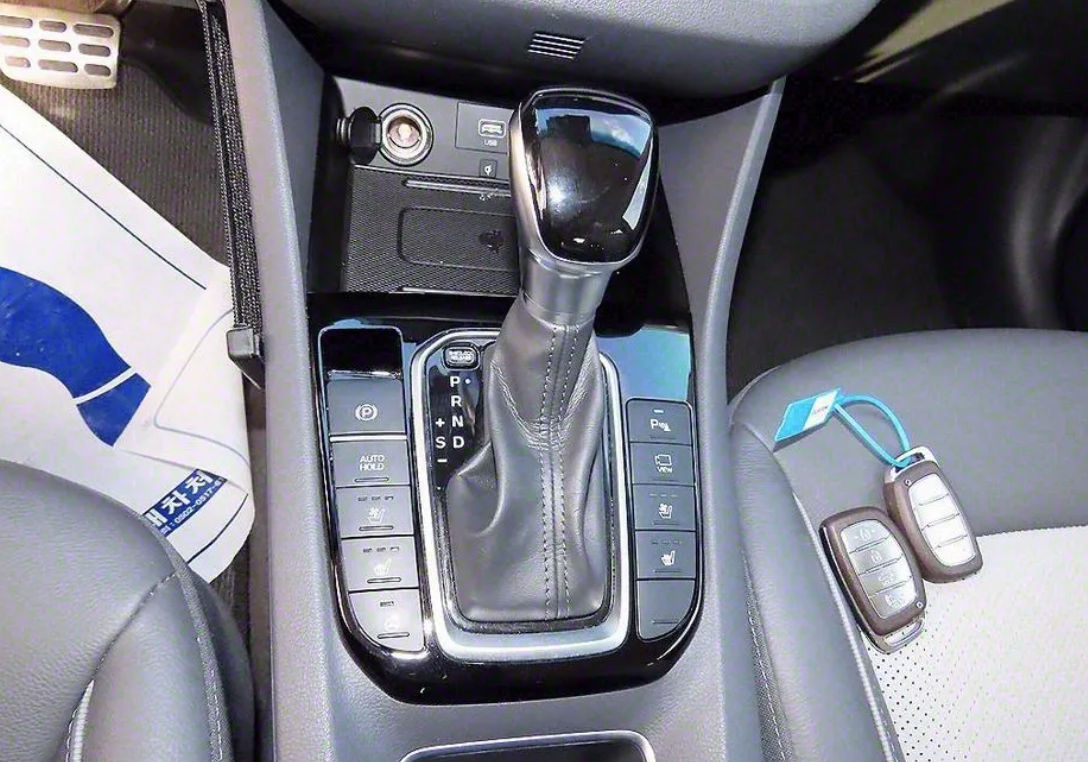 Hyundai IONIQ фото 4