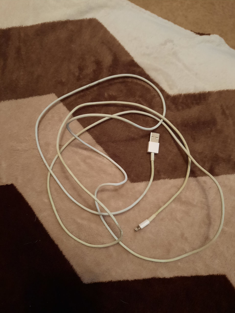 Продам шнур для зарядки телефона и часов Apple