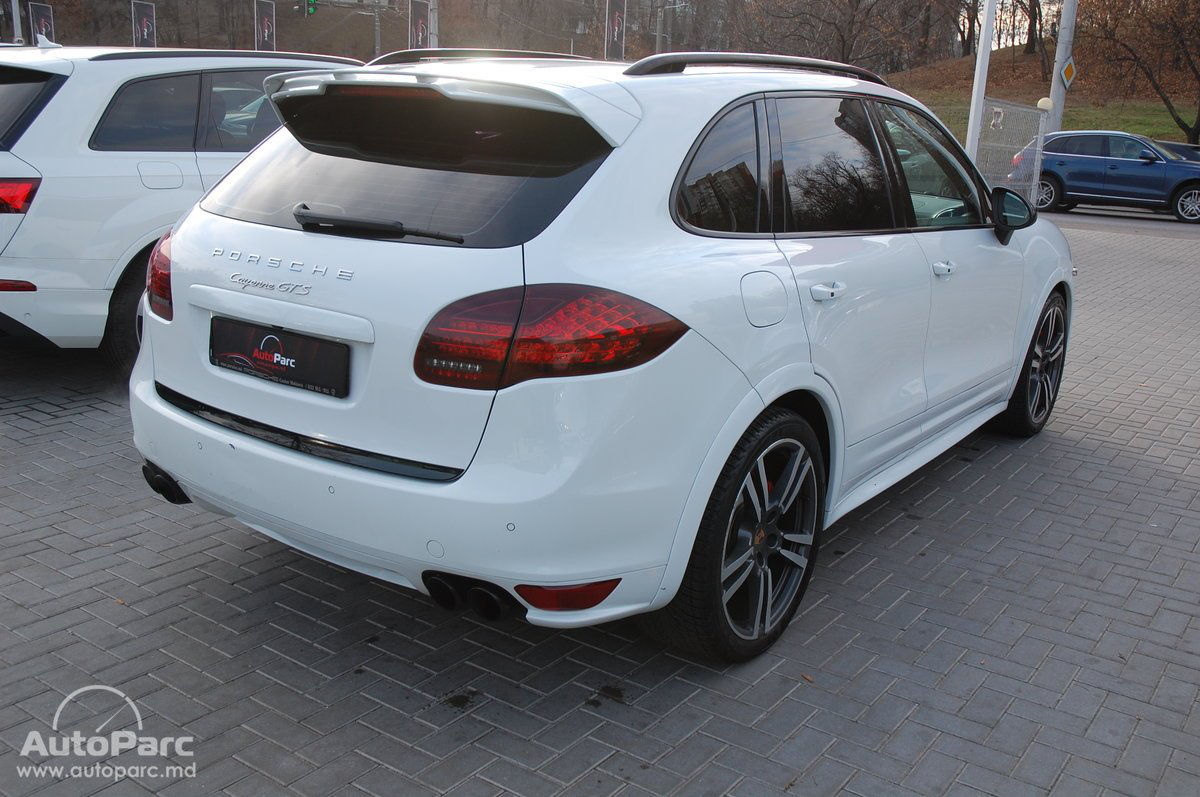 Porsche Cayenne S foto 2