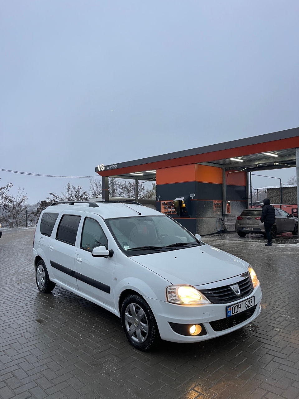 Dacia Logan фото 1