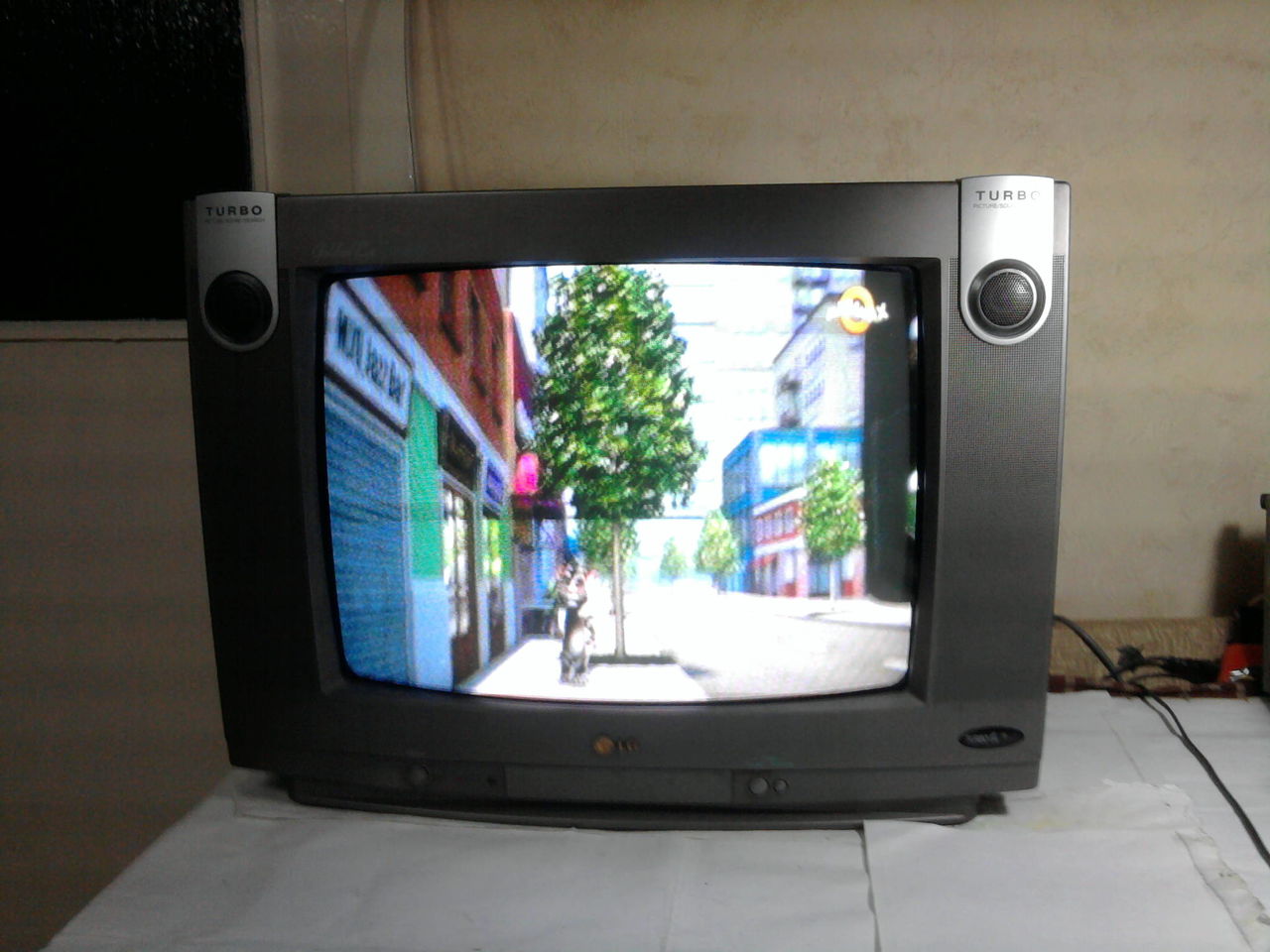 Два телевизора 20" LG Turbo и Горизонт 51CTV-510E