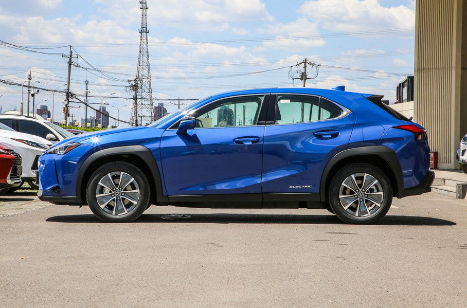 Lexus UX foto 2