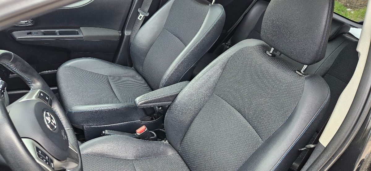 Toyota Yaris foto 8