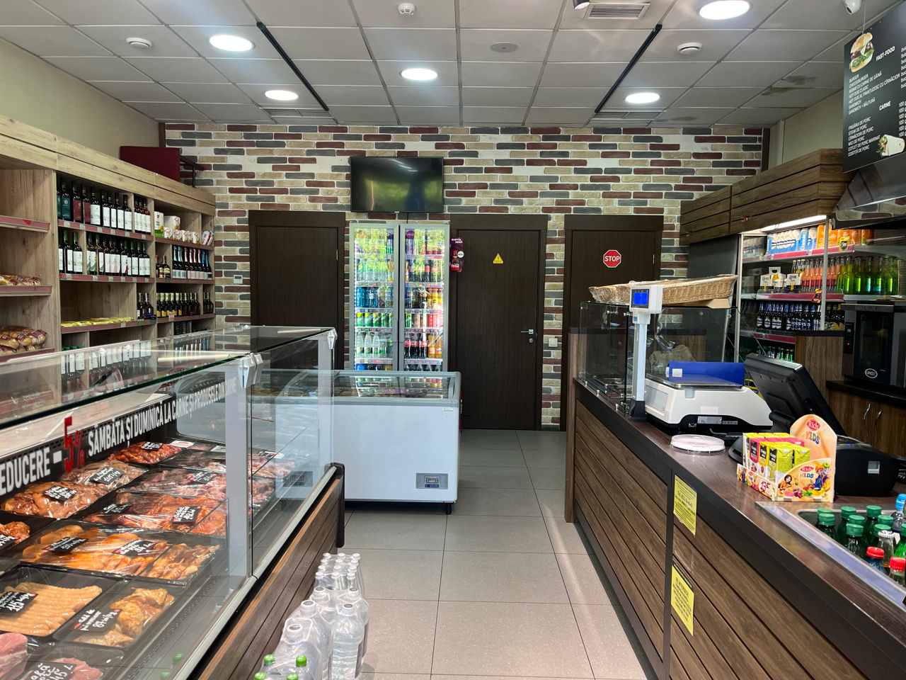 Se vinde afacere (magazin alimentar + bufet fast-food) фото 1