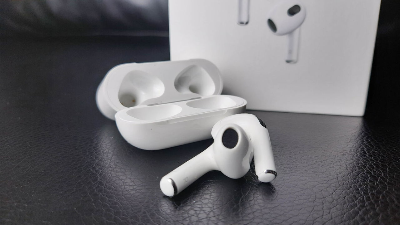 Беспроводные наушники Apple AirPods 3 MagSafe Charging Case