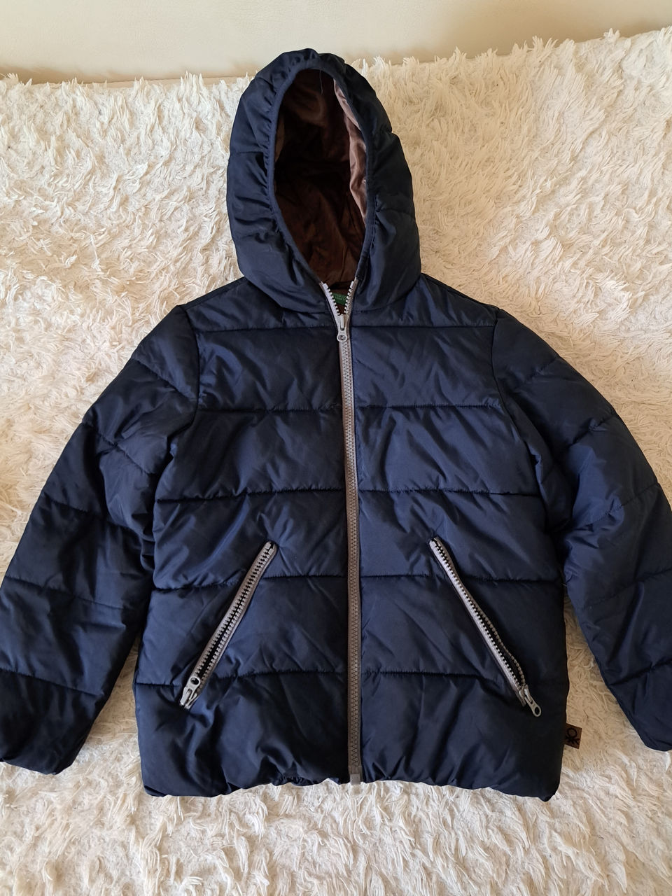 Курточка теплая , лёгкая BeNetton