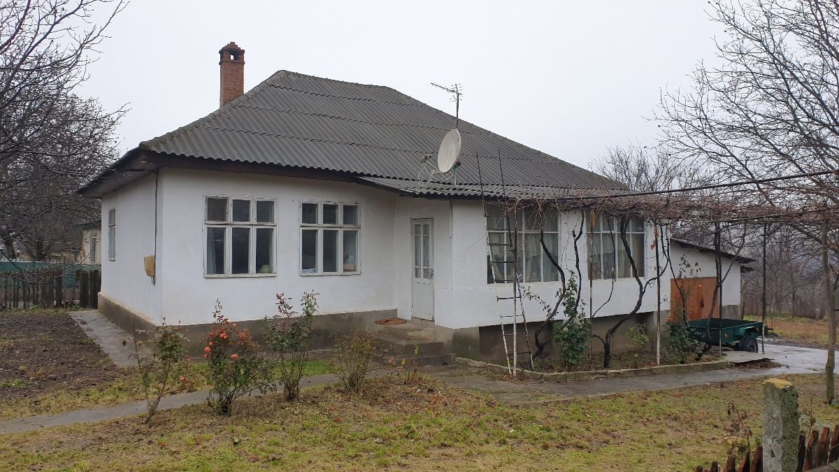 Orhei Lucaseuca casă cu 42,5 ari foto 1