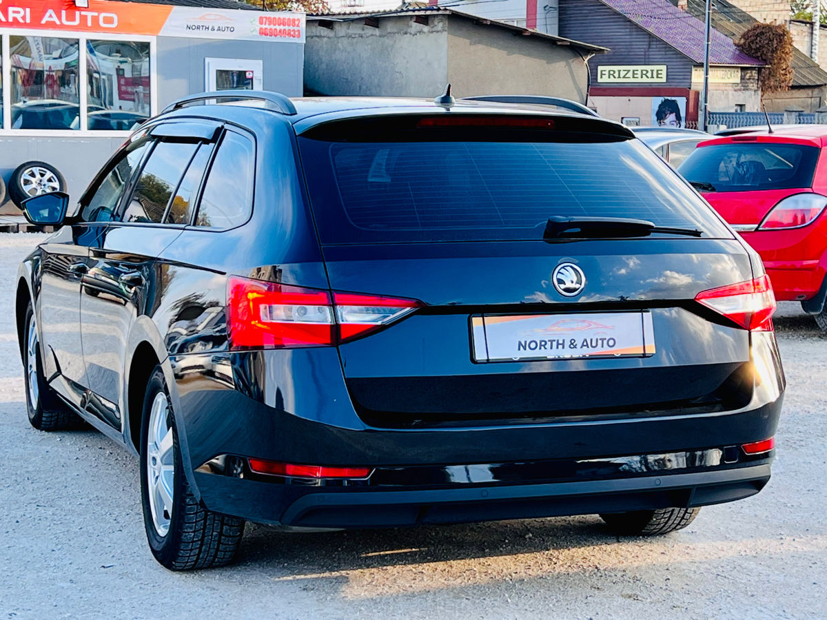 Skoda Superb foto 3