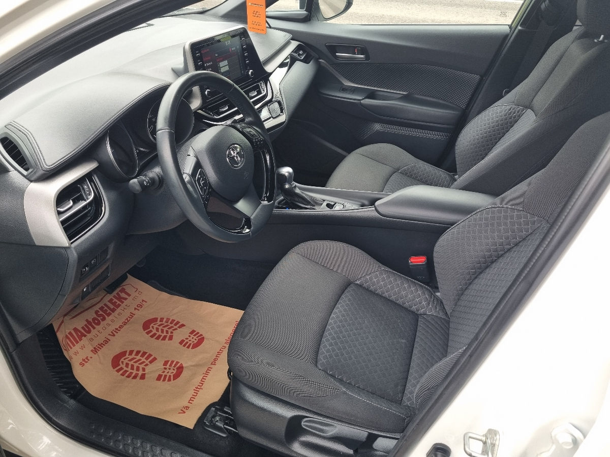 Toyota C-HR 2023 photo 9