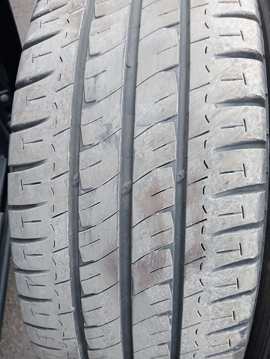 235 65 R16C Michelin Agilis de vara  foto 4
