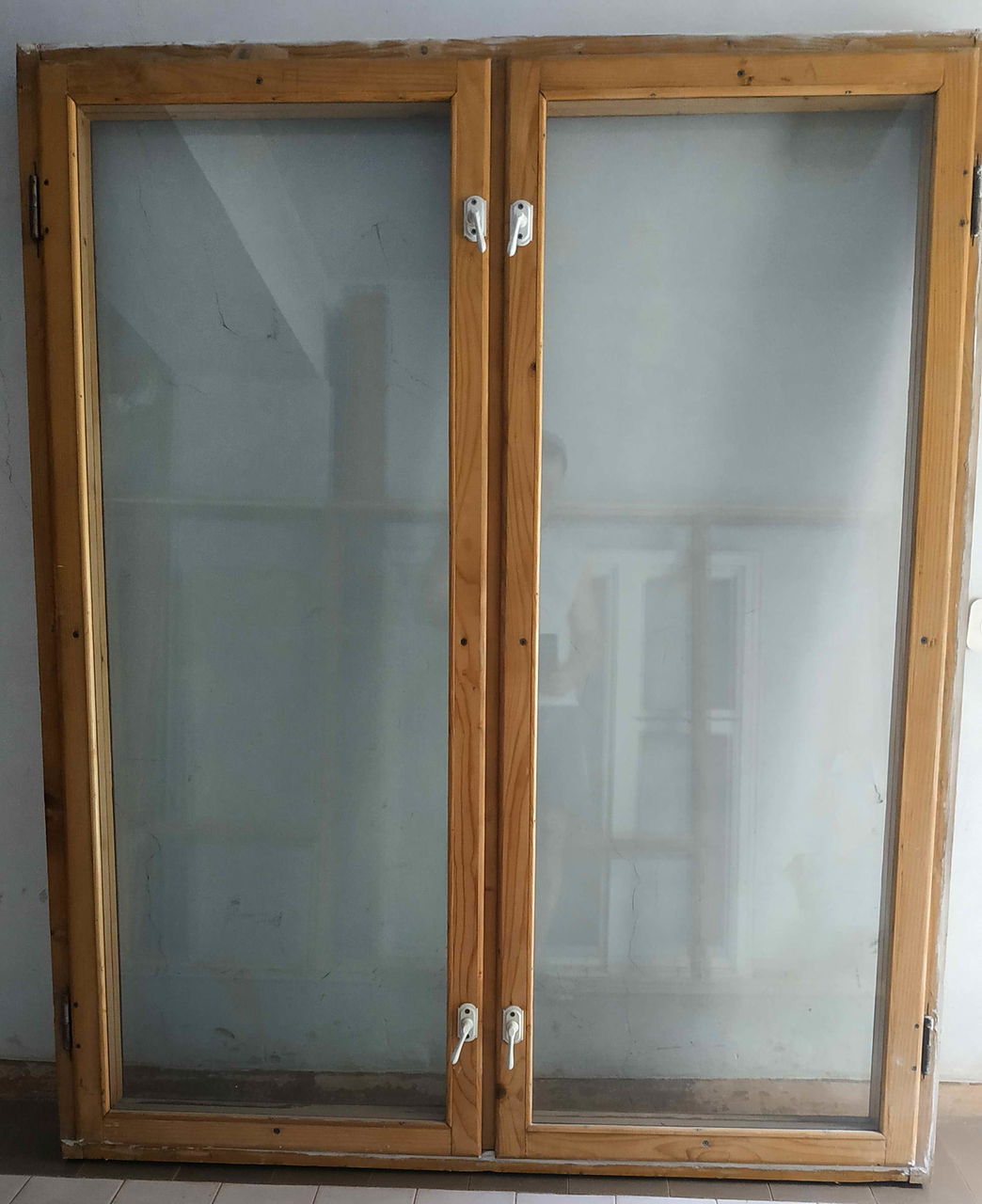 Балконное окно с двойным остеклением в отличном состоянии.