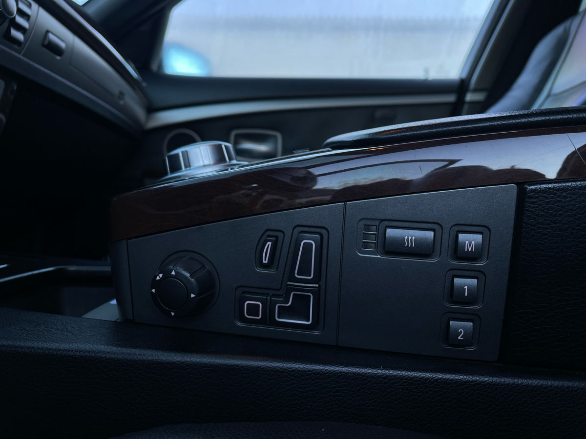 BMW 7 Series фото 8