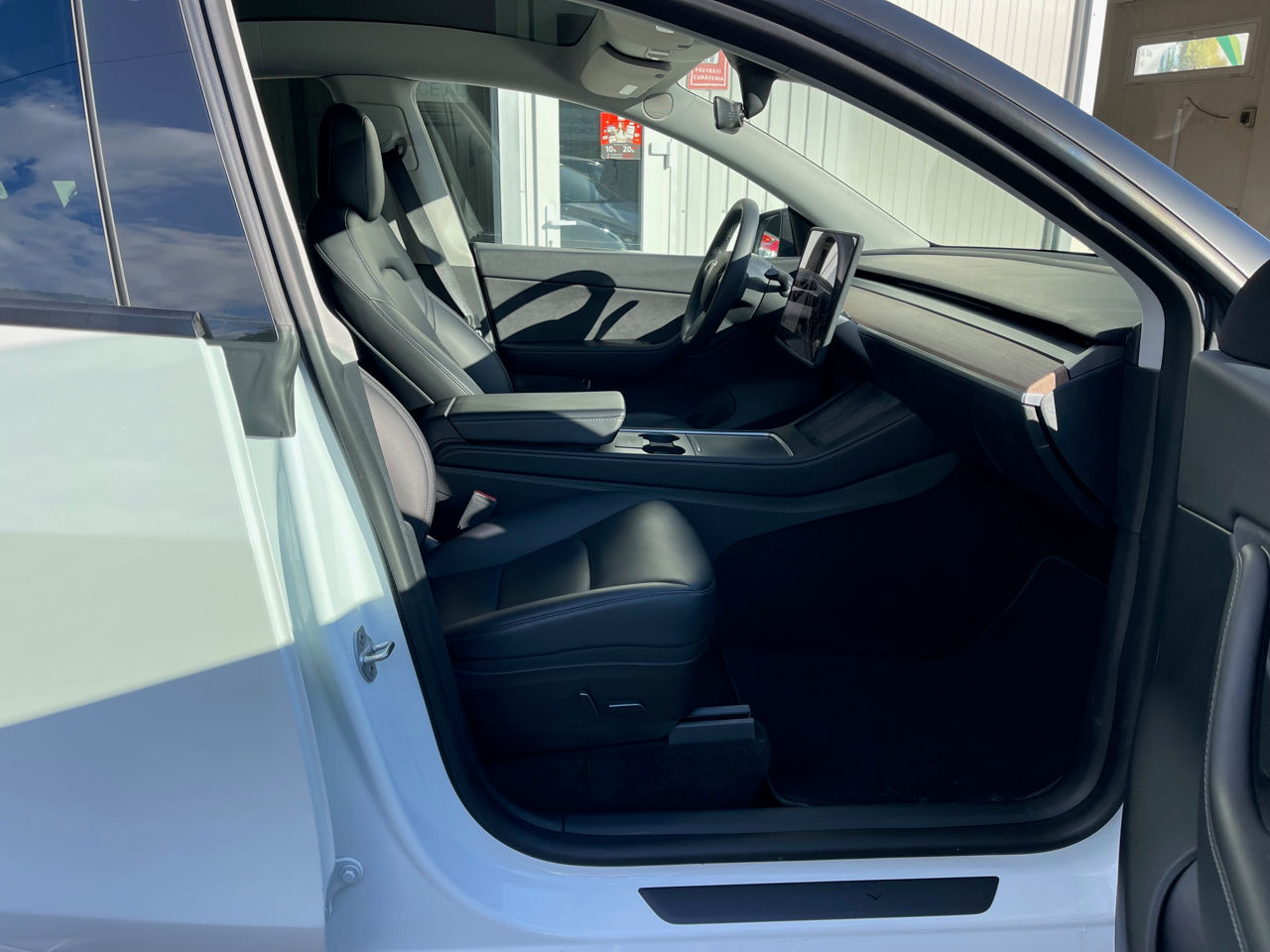 Tesla Model Y foto 6
