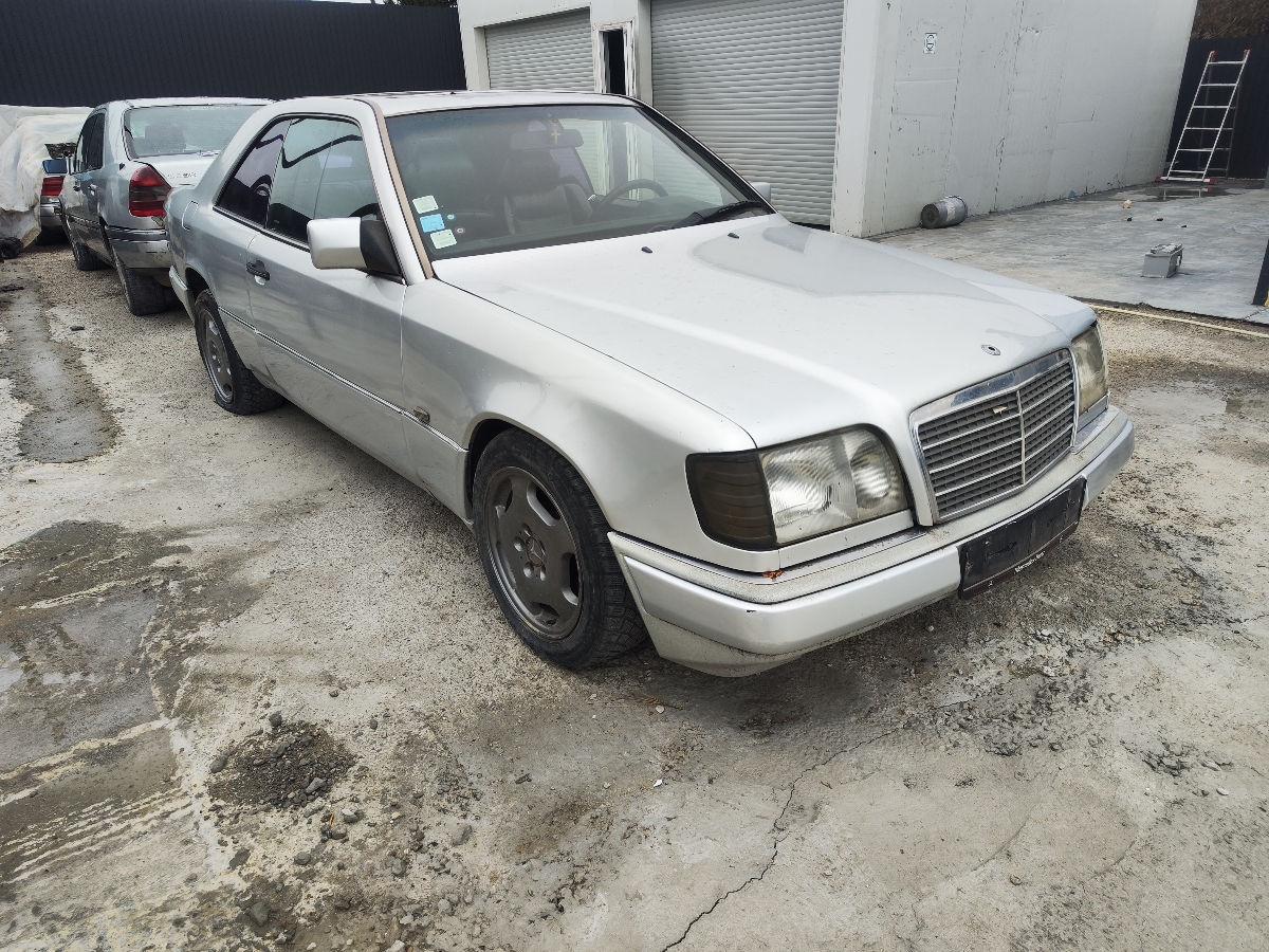 Mercedes w124 cupă foto 1