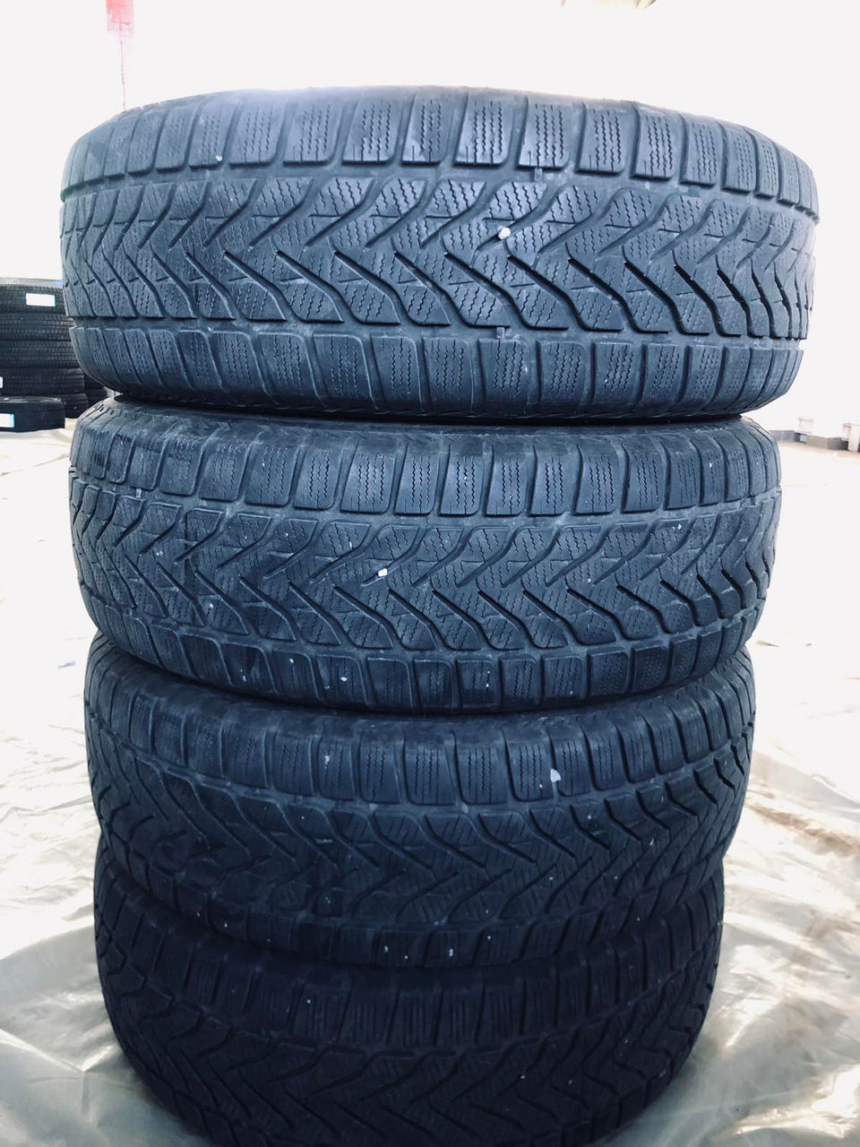 Lassa зимние 235/65 r17. 1 сезон проехала. 90% протектор foto 0