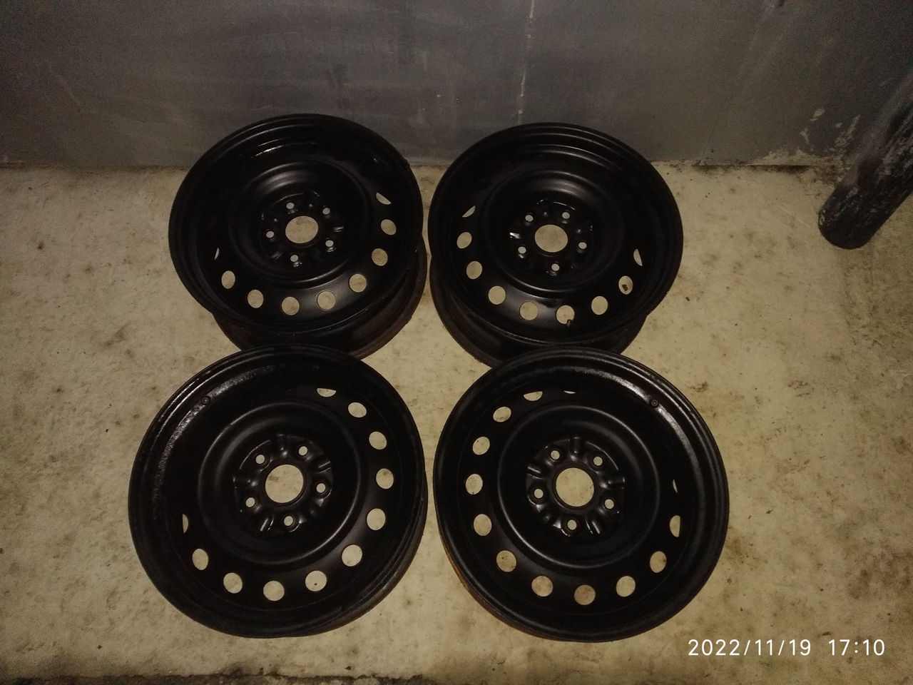 R 16 TOYOTA AURIS