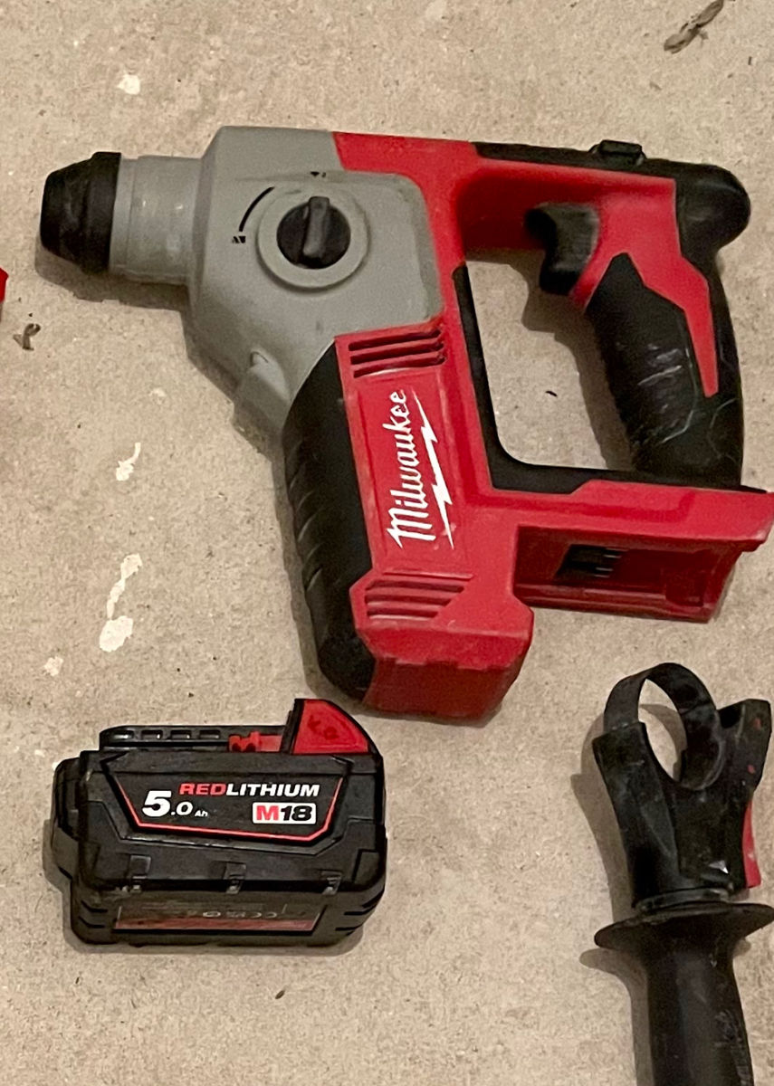 Milwaukee perforator, перфоратор , hammer drill. + baterie. doar ...