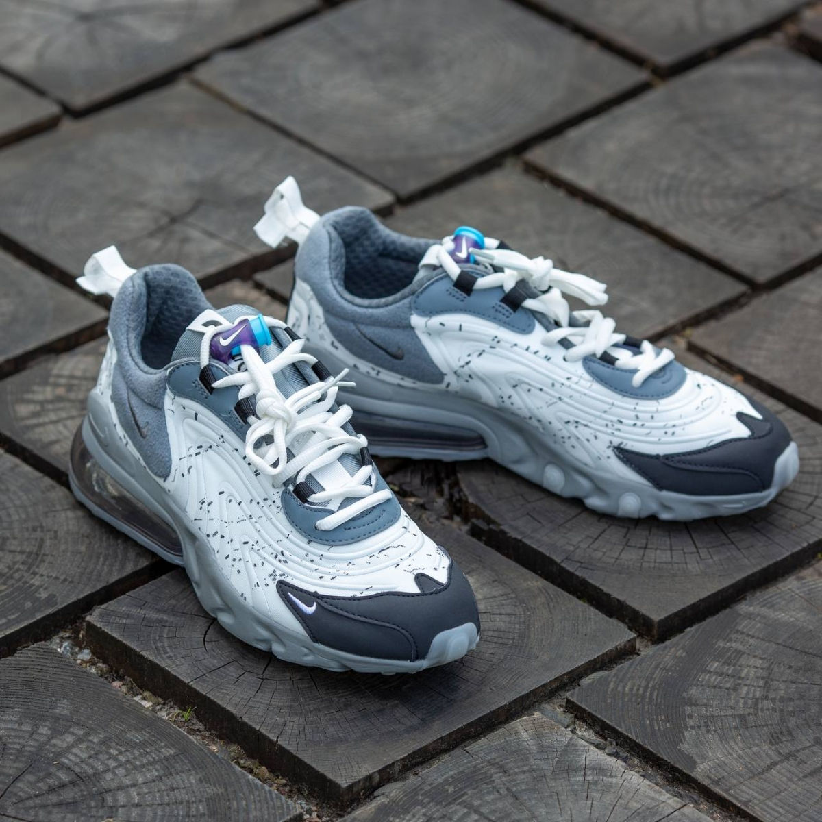 Nike Air Max 270 React Grey x Travis Scott foto 4