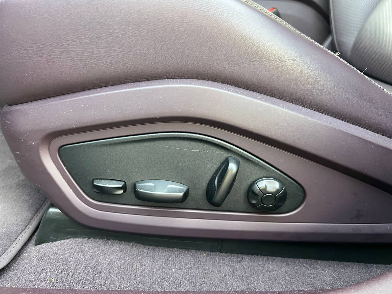 Porsche Taycan foto 15