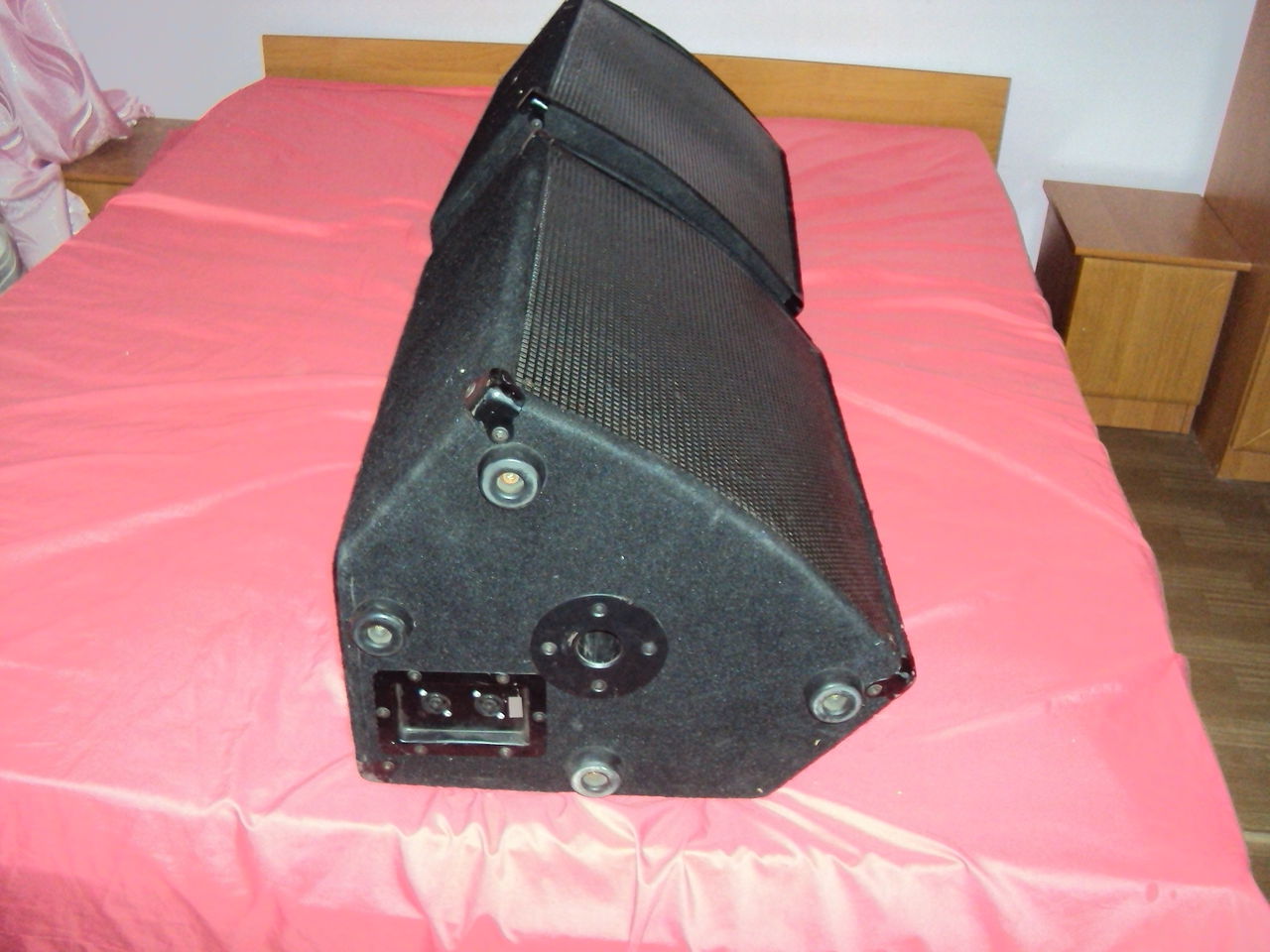 satelit active/si pasive450 w difuzoare magnat pescalci distosin difuzoarel si to cei in nuntru sunt фото 0