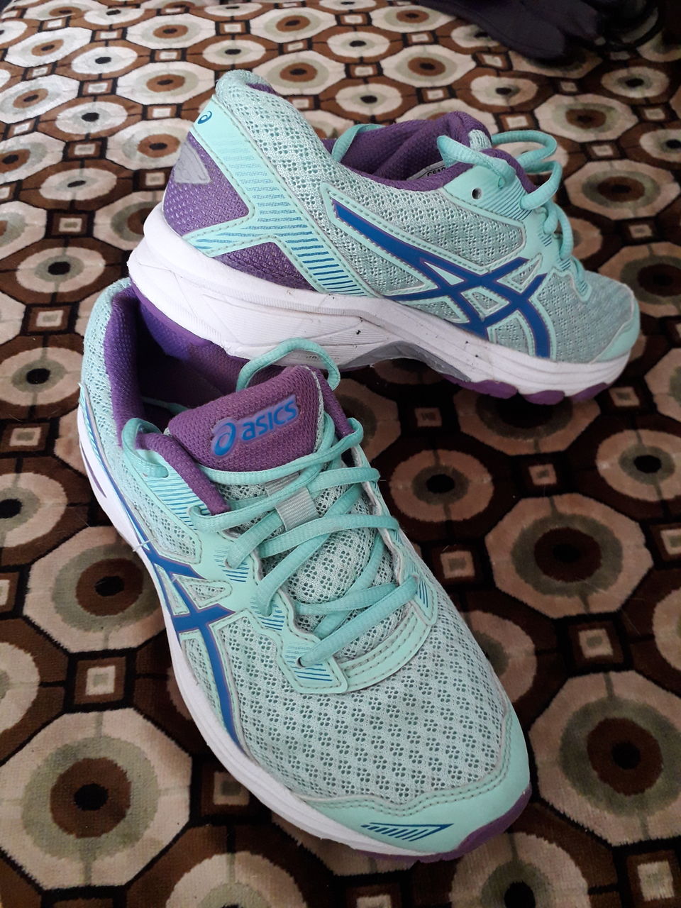 Фирменные кроссовки Asics