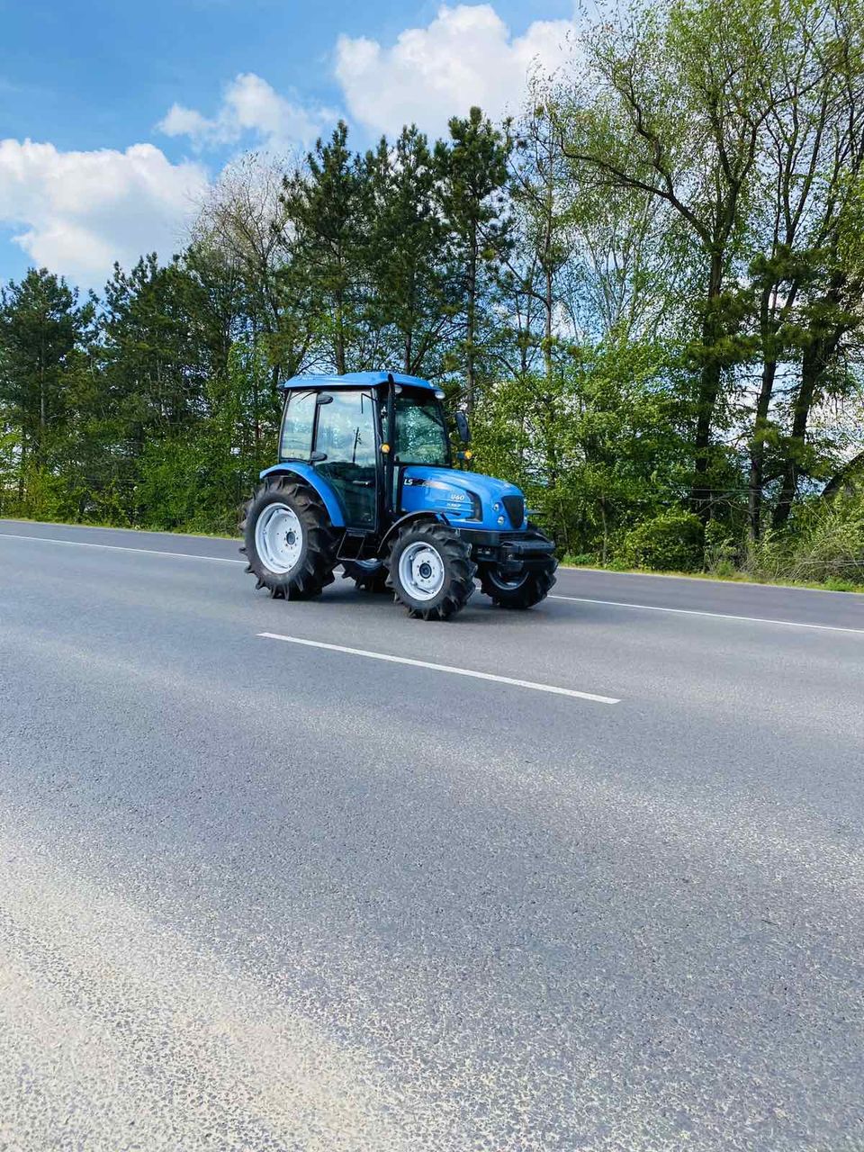 Se vinde tractor LEUS LS U60 (coreea) фото 1