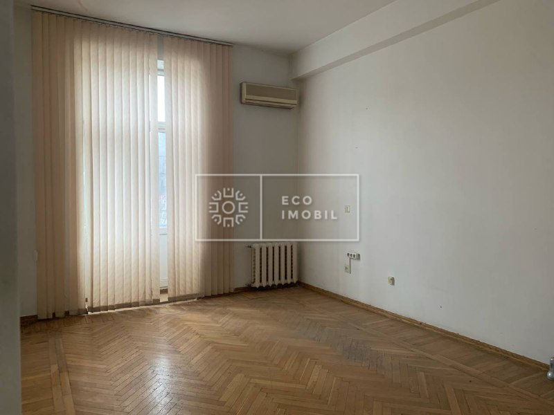 Apartament cu 3 camere, 93 m², Centru, Chișinău foto 1