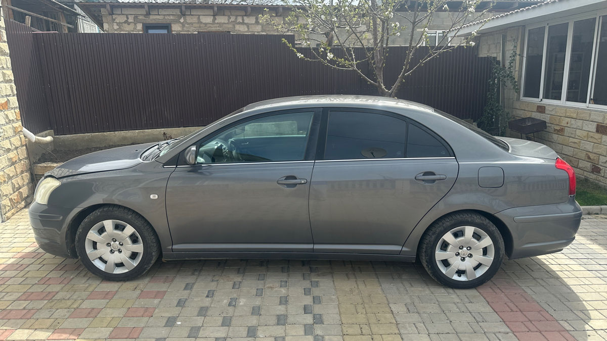 Toyota Avensis foto 2