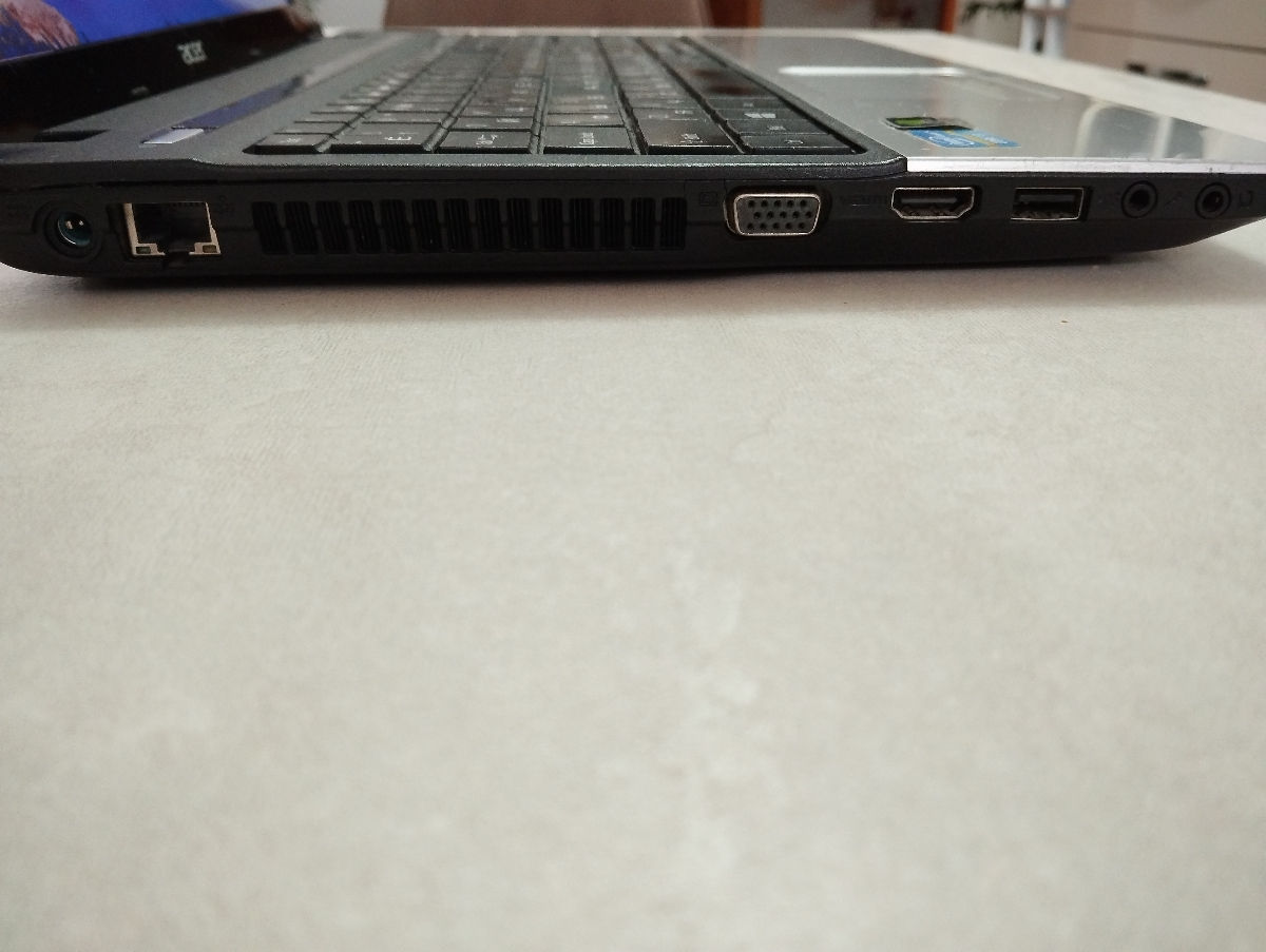 Vând laptop Acer + geantă laptop cadou foto 2