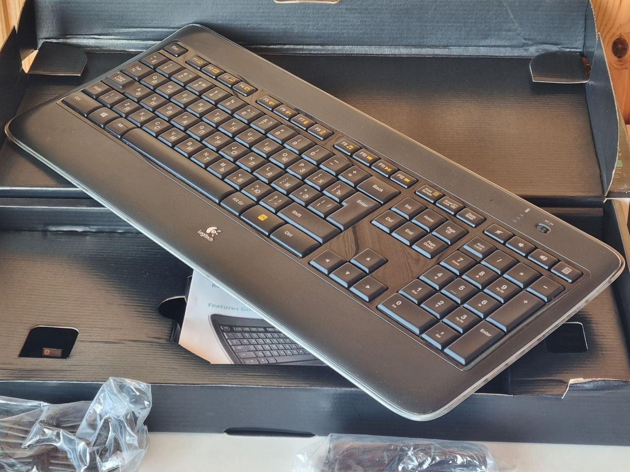 Keyboard Logitech K800