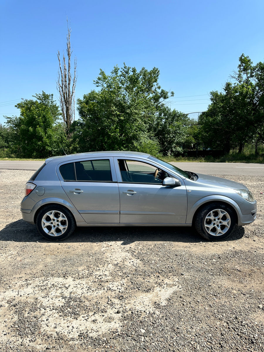 Opel Astra фото 2