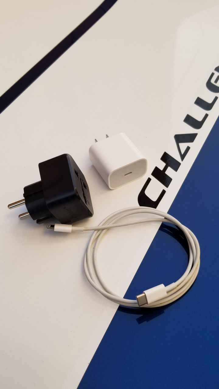 оригинальная зарядка Apple 20W и кабель