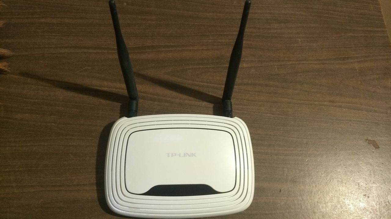 Router TP-LINK TL-WR841ND - 300 Mbit/s, 2 antene, livrare gratuita