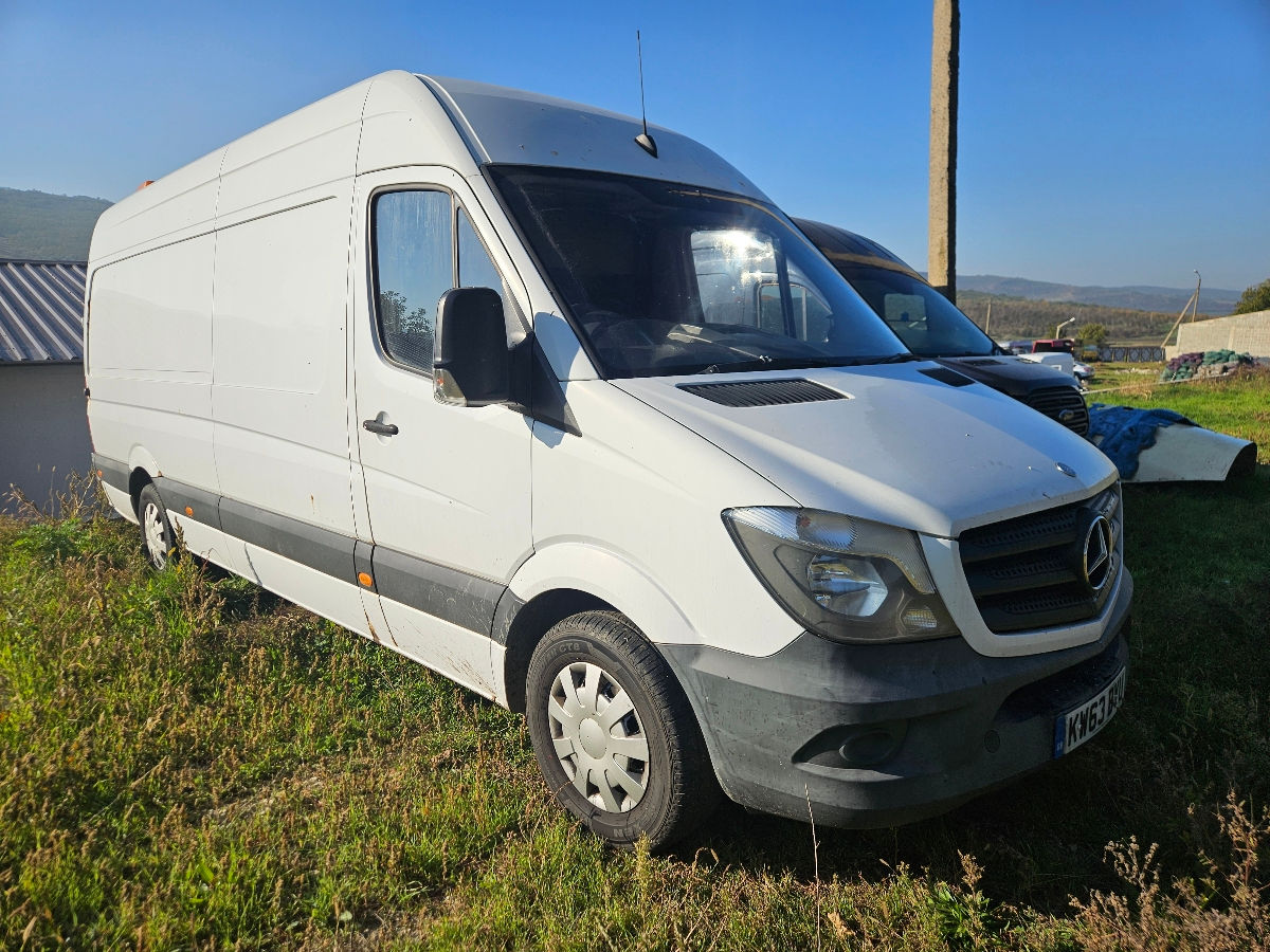 Dezmembrez Mercedes Sprinter 311/313CDI. foto 0