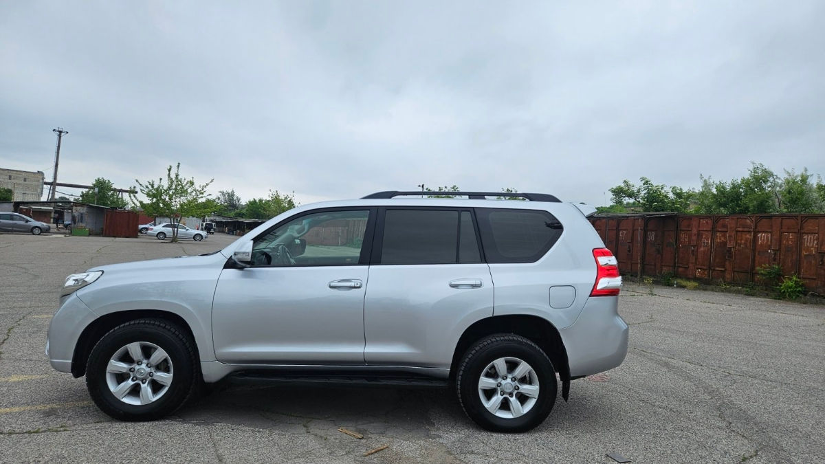 Toyota Land Cruiser Prado фото 2